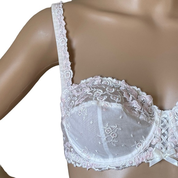 Vintage early 90s Lise Charmel retired style pink and white floral romantic bra - Picture 2 of 14